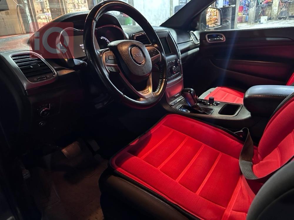 جیپ گراند شیرۆکی